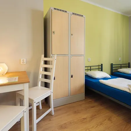 Patio Dorms Хостел *