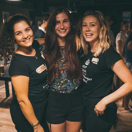 Patio Dorms Vandrarhem *