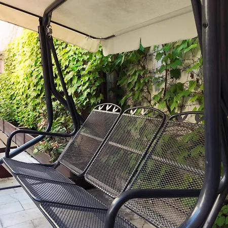 Хостел Patio Dorms Братислава