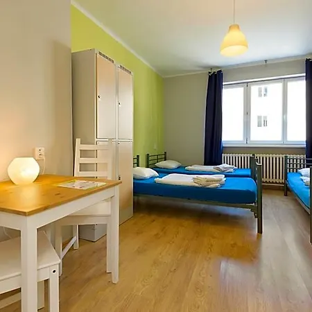 Patio Dorms 호스텔 *
