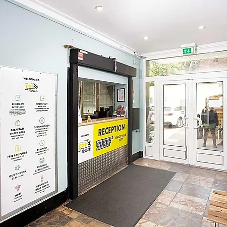 호스텔 Patio Dorms 브라티슬라바
