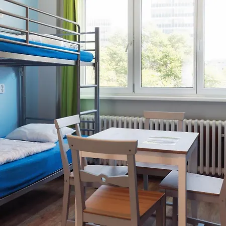 Patio Dorms 호스텔 *